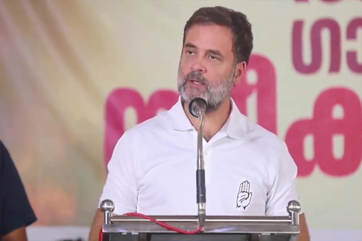 എന്തു തീരുമാനമെടുക്കണമെന്ന് വയനാട്ടിലെ ജനങ്ങളോട് ചോദിക്കുന്നു. എന്തു തീരുമാനമെടുത്താലും വയനാട്ടിലെയും റായ്ബറേലിയിലെയും ജനങ്ങള്‍ക്ക് സന്തോഷം പകരുന്നതായിരിക്കും  റായ്ബറേലിയോ വയനാടോ?; കടുത്ത ധര്‍മ്മസങ്കടത്തിലെന്ന് രാഹുല്‍ഗാന്ധി