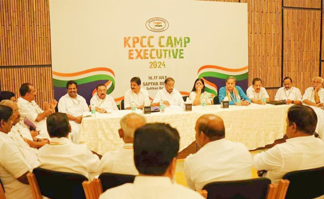 തദ്ദേശ തെരഞ്ഞെടുപ്പ്: ഭരണത്തിലേറാന്‍ കര്‍മ്മ പദ്ധതിയുമായി കോണ്‍ഗ്രസ്, ചുമതലകള്‍ നേതാക്കള്‍ക്ക് വീതിച്ചു നല്‍കി; വയനാട്ടില്‍ നടന്ന കെപിസിസി ക്യാമ്പ് എക്‌സിക്യൂട്ടീവ് തിരുമാനങ്ങള്‍ ഇങ്ങനെ