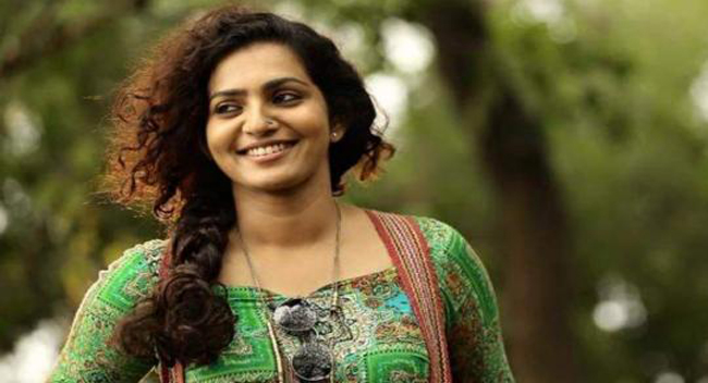 നേരിട്ട് പരാതി നല്‍കിയാല്‍ നീതി കിട്ടുമെന്ന് എന്തുറപ്പ്?; പോക്‌സോ കേസ് എടുക്കാന്‍ പറ്റുമോയെന്ന് സര്‍ക്കാര്‍ പരിശോധിക്കണം; വേട്ടക്കാരുടെ പേര് പറഞ്ഞാല്‍ ഒറ്റപ്പെടും’: പാർവ്വതി തിരുവോത്ത്