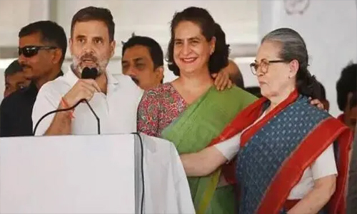 പ്രിയങ്കയ്ക്കും രാഹുലിനുമൊപ്പം വര്‍ഷങ്ങള്‍ക്ക് ശേഷം സോണിയാ ഗാന്ധിയും വയനാട്ടിലേക്ക്; റോഡ് ഷോയിലും സംബന്ധിക്കും