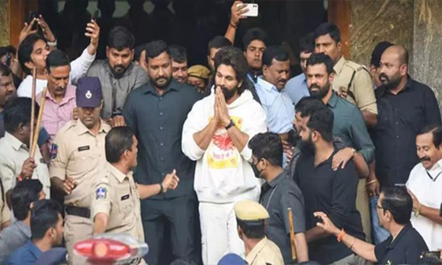 യുവതി മരിച്ചത് അറിഞ്ഞിട്ടും തിയേറ്റർ വിട്ടില്ല, മടങ്ങിപ്പോകണമെന്ന നിർദേശം അവഗണിച്ചു’; നടൻ അല്ലു അർജുനെതിരെ തെളിവുകളുമായി പൊലീസ്