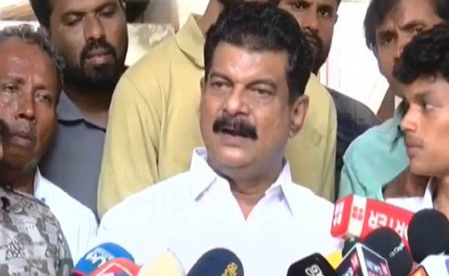 നിലമ്പൂരിലെ ഓരോ വോട്ടറും സ്ഥാനാര്‍ഥി; സ്വരാജ് വിഎസിനെ വെട്ടി പട്ടിക്ക് ഇട്ട് കൊടുക്കുമെന്ന് പറഞ്ഞയാള്‍’ തിങ്കളാഴ്ച നാമനിര്‍ദേശ പത്രിക സമര്‍പ്പിക്കുമെന്ന് പിവി അന്‍വര്‍