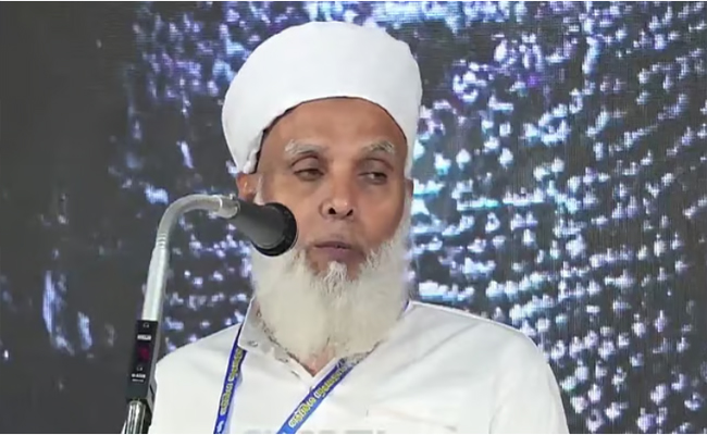 വിഡി സതീശന്‍ മുസ്ലിങ്ങള്‍ക്ക് ഫത് വ കൊടുക്കേണ്ട, ജമാ അത്തെ ഇസ്ലാമി ഇസ്ലാം വിരുദ്ധമെന്ന് ഉമര്‍ ഫൈസി മുക്കം