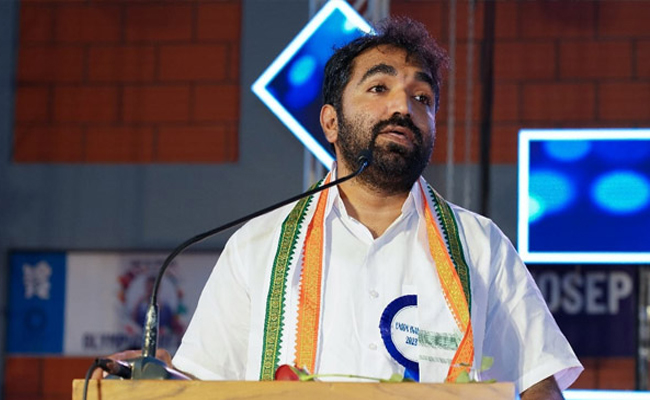 വിട്ടുനിൽക്കൽ; കമ്മ്യൂണിക്കേഷൻ ഗ്യാപ്പെന്ന് ചാണ്ടി ഉമ്മൻ; വിശദീകരണം തൃപ്തികരമെന്ന് ഡിസിസി പ്രസിഡന്റ്