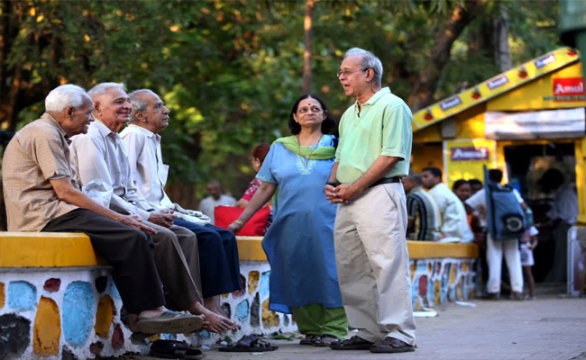 അവർ താങ്ങും തണലുമായിരുന്നു: പ്രായമാകുമ്പോള്‍ നടതള്ളരുതേ… ചേർത്തുപിടിക്കാം മുതിർന്നവരെ; ഇന്ന് ലോക വയോജന ദിനം