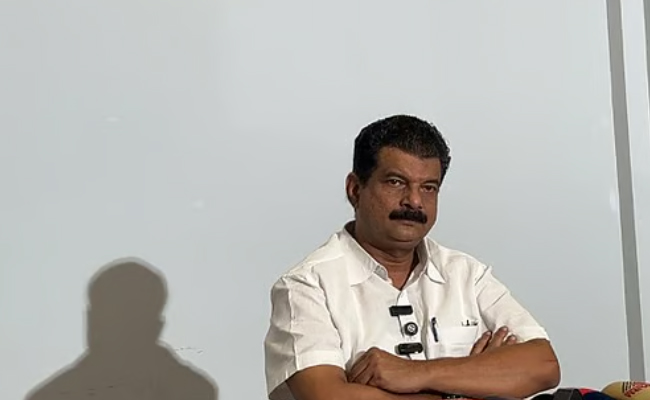 രാഹുല്‍ മാങ്കൂട്ടത്തില്‍ കോണ്‍ഗ്രസിന്റെ കാന്‍സര്‍, പരാതിയുമായി രണ്ട് പേര്‍ തന്നെയും സമീപിച്ചു: പി വി അന്‍വര്‍