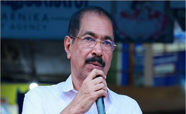 രാഹുലിനെതിരെ കെപിസിസിക്ക് കിട്ടിയ പരാതിയില്‍ ജുഡീഷ്യല്‍ ബുദ്ധി, പുറത്താക്കിയ ആളെ കുറിച്ചു പ്രതികരിക്കുന്നില്ല’