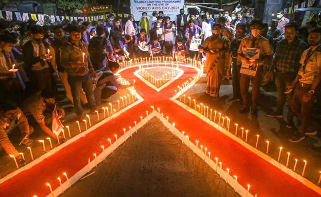 കേരളത്തില്‍ എച്ച്ഐവി ബാധിതരുടെ എണ്ണം കൂടുന്നു; ഓരോ മാസവും ശരാശരി 100 പുതിയ കേസുകള്‍: ഞെട്ടിക്കുന്ന റിപ്പോര്‍ട്ട്