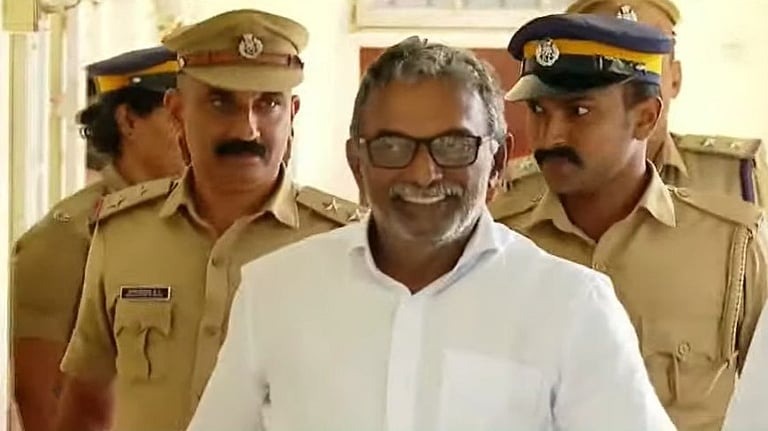 പിച്ചളപാളികള്‍ക്ക് പകരം ചെമ്പ് പാളി എന്നെഴുതി, മിനുട്‌സ് മനപ്പൂര്‍വം തിരുത്തി; പത്മകുമാറിനെതിരെ എസ്‌ഐടി