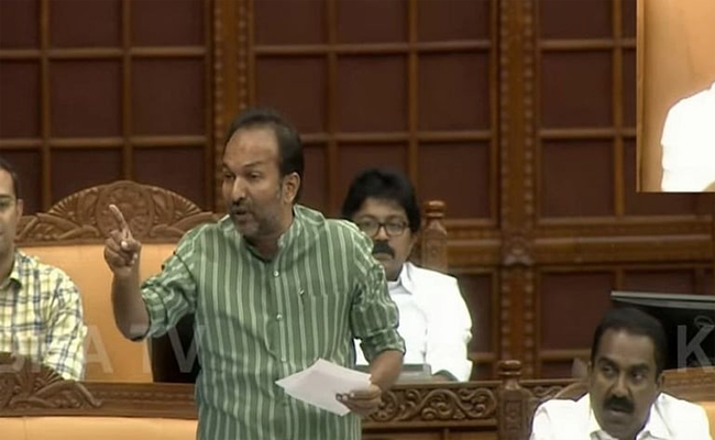 അമ്മേ എന്റെ ഒരു കൈ എവിടെ?, രണ്ടു പിഞ്ചു മക്കളുടെ അച്ഛനാണ്, ദയവായി രക്ഷിക്കൂ, സിസ്റ്റത്തിന്റെ ഇരകള്‍’; ആരോഗ്യമേഖലയിലെ പിഴവുകള്‍ എണ്ണിപ്പറഞ്ഞ് പി സി വിഷ്ണുനാഥ്