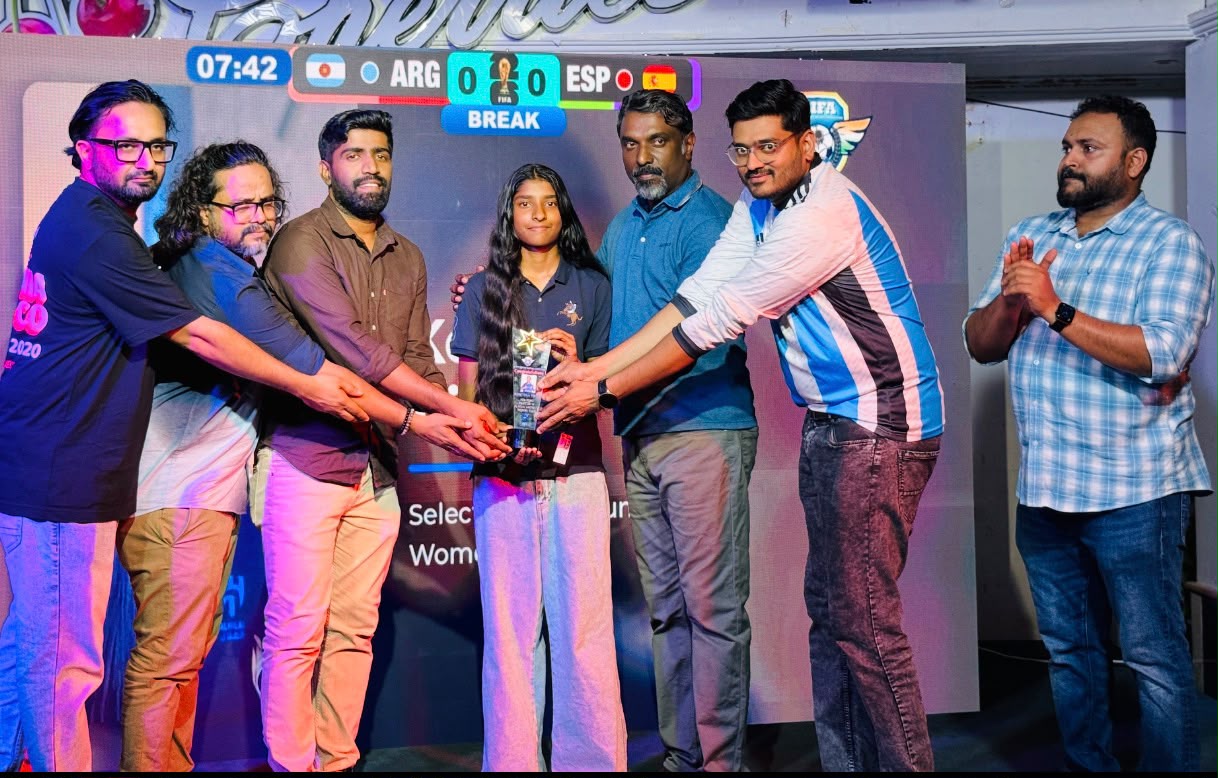 വേൾഡ് കപ്പ് ഫൈനൽ ബിഗ് സ്ക്രീൻ പ്രദർശനവും ആദരിക്കലും