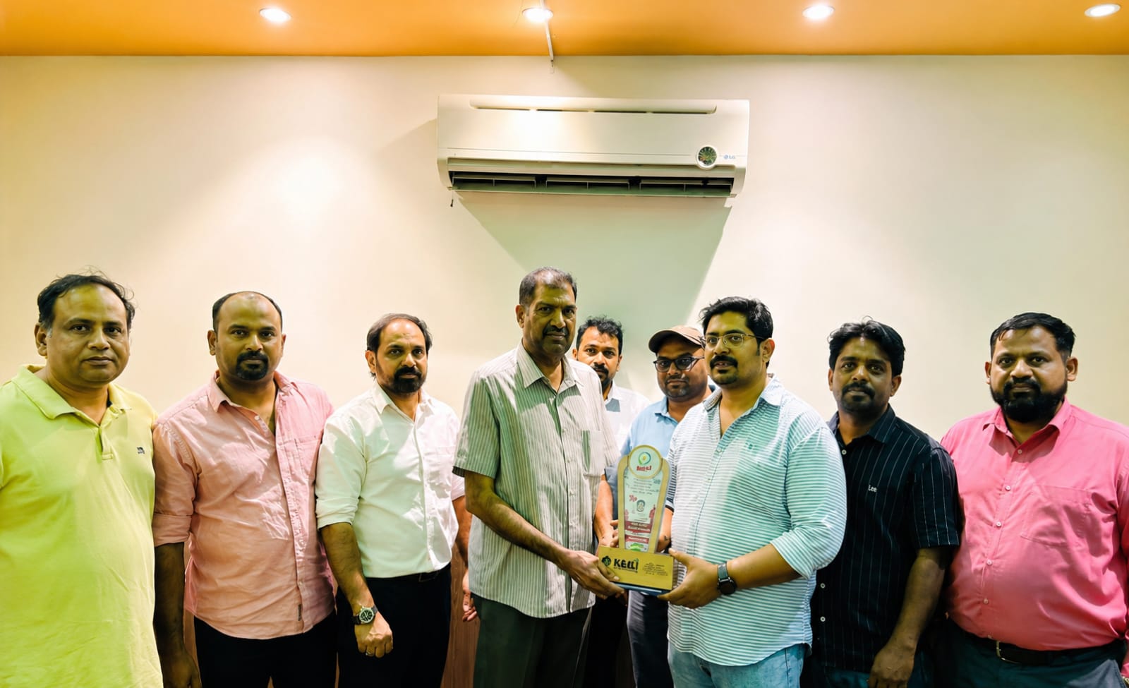 പണിക്കരവീട്ടിൽ ഉമ്മറിന് കേളിയുടെ യാത്രയയപ്പ്