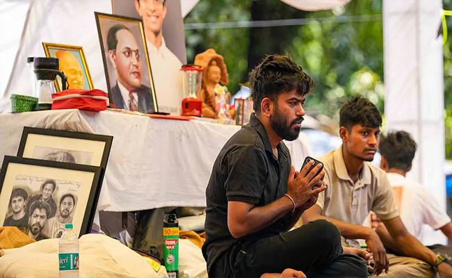 പ്രധാനമന്ത്രിയുടേത് വെറും ‘തൈലം പുരട്ടല്‍’; ധര്‍മ്മേന്ദ്ര പ്രധാന്‍ രാജിവെക്കാതെ ജന്തര്‍ മന്തര്‍ വിടില്ലെന്ന് സിജെപി; മെട്രോ സ്‌റ്റേഷന്‍ അടച്ചതിനെതിരെ ചീഫ് ജസ്റ്റിസ്