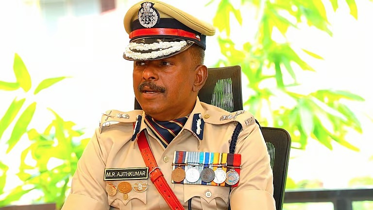 എംആര്‍ അജിത് കുമാറിന് തിരിച്ചടി, സസ്‌പെന്‍ഷന് സ്റ്റേ ഇല്ല; ഡിജിപി ആകാന്‍ യോഗ്യനല്ലെന്ന് സര്‍ക്കാര്‍