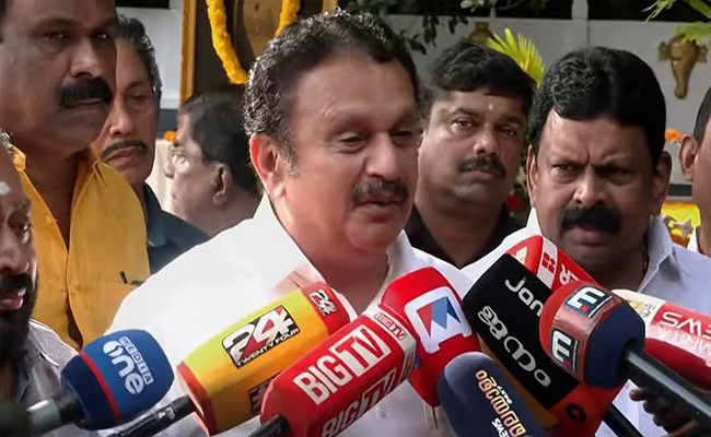 ‘അന്നം മുടക്കിയിട്ടില്ല, ഭൂമി കയ്യേറ്റക്കാരെ ഒഴിപ്പിച്ചതാണ്’; പൊതിച്ചോര്‍ വിവാദത്തില്‍ വീണ്ടും വിശദീകരണവുമായി മന്ത്രി കെ മുരളീധരന്‍