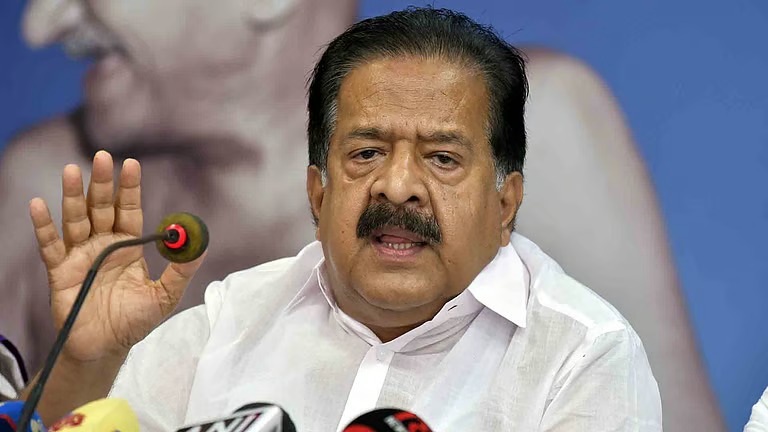 കാസർകോട്ടെ ഇവിഎം തിരിമറി ആരോപണം: യുഡിഎഫ് ചർച്ച ചെയ്തിട്ടില്ലെന്ന് രമേശ് ചെന്നിത്തല; പരാതി നൽകി രാജ്‌മോഹൻ ഉണ്ണിത്താൻ