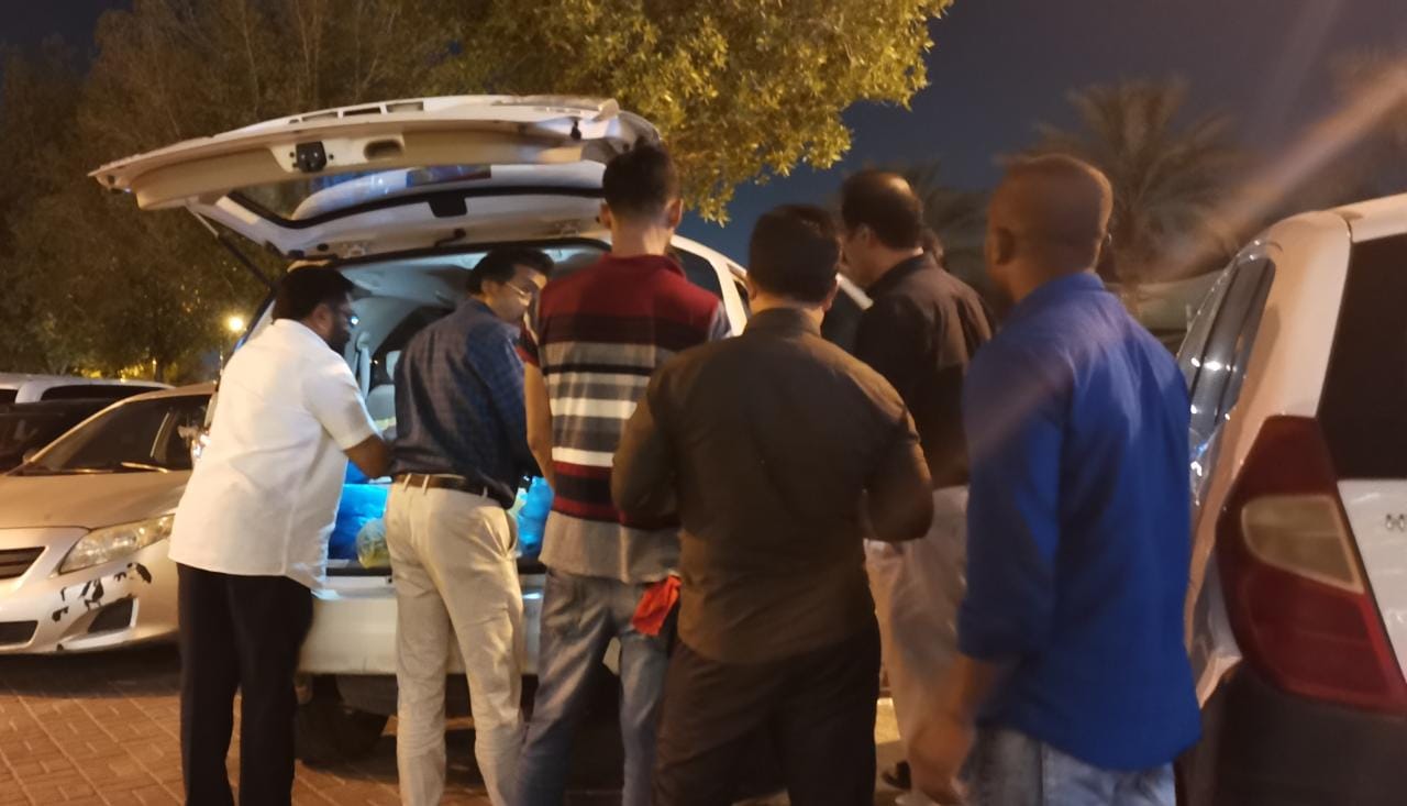 പെരുന്നാൾ വസ്ത്രങ്ങൾ വിതരണം ചെയ്ത് പി എം എഫ്