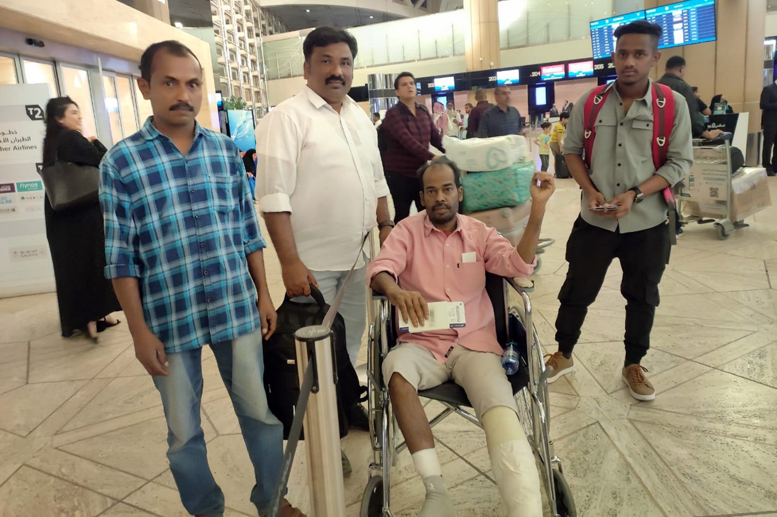 സുമനസ്സുകളുടെ ഇടപ്പെടലിൽ ബിനു നാടണഞ്ഞു.