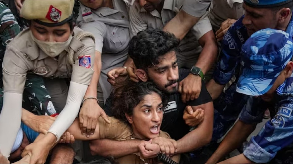 അഹങ്കാരിയായ രാജാവ് ശബ്ദങ്ങളെ തകർക്കുന്നു’: ഡൽഹി പോലീസ് ഗുസ്തിക്കാരെ മർദിച്ചതിൽ എതിർപ്പുമായി പ്രതിപക്ഷം