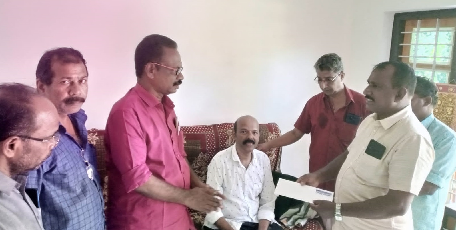 കേളി ചികിത്സാ സഹായം കൈമാറി