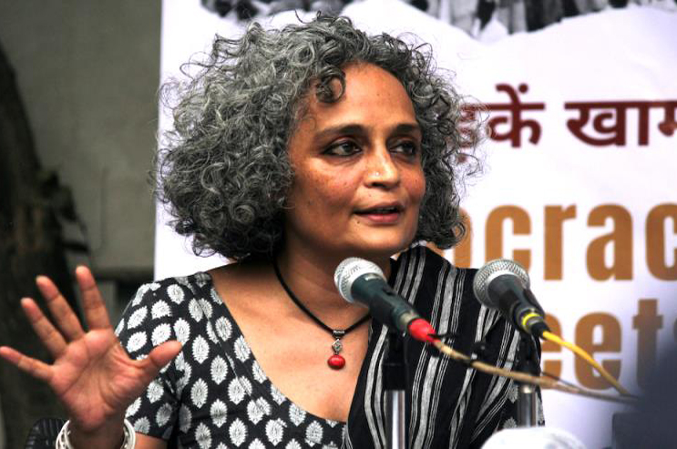 മണിപ്പൂരിലേത് വംശീയ ഉന്മൂലനം; രാജ്യത്ത് കലാപം പടരുമ്പോള്‍ തലേന്ന് അപ്പം തിന്ന കഥയാണ് മോഡി പറയുന്നതെന്ന് അരുന്ധതി റോയ്