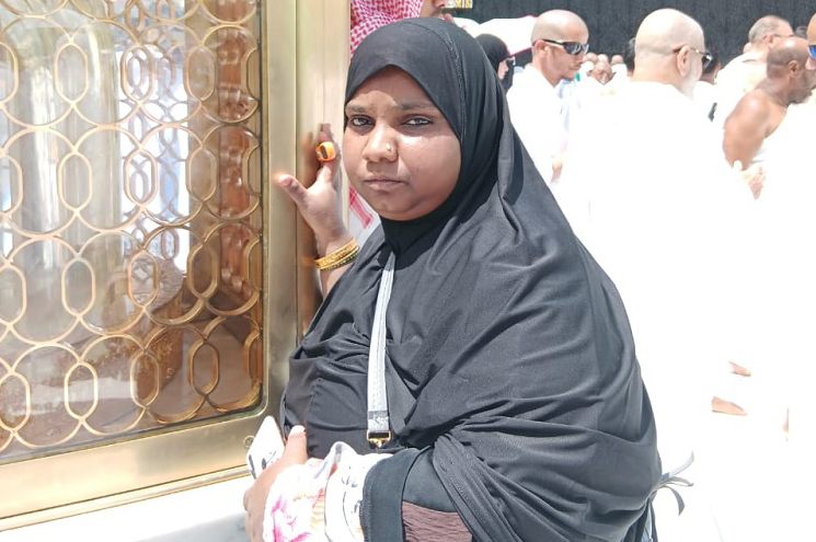 സ്വപ്‌ന സാഫല്യം , ഫർഹാന ഉംറ നിർവഹിച്ചു.. സഹായകമായത് ഐ സി എഫ് റിയാദ്.