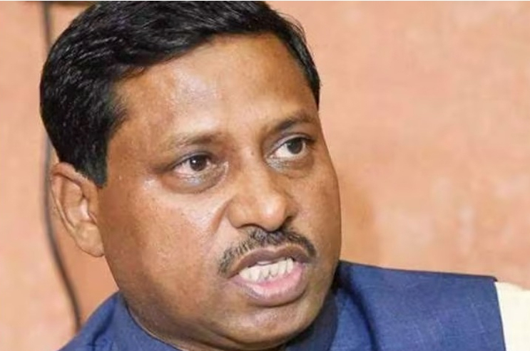 ക്രിമിനല്‍ കേസില്‍ രണ്ടുവര്‍ഷം തടവ് ശിക്ഷ| ബിജെപി എംപി രാം ശങ്കര്‍ കഠേരിയ അയോഗ്യനാകും| ഉത്തര്‍പ്രദേശിലെ ഇറ്റാവയില്‍ നിന്നുള്ള എംപിയാണ്