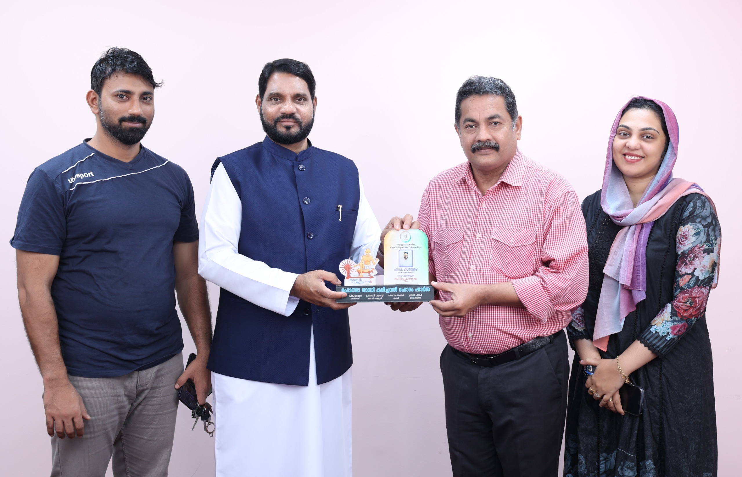 മഹാത്മാഗാന്ധി കൾച്ചറൽ ഫോറം  സ്നേഹാദരവ്; സലാം പാപ്പിനിശ്ശേരിക്ക്