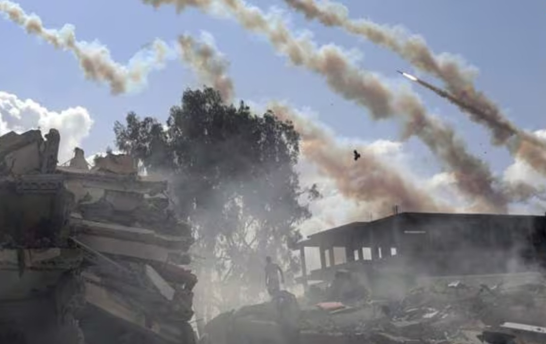 ഗാസയിൽ കുടുങ്ങിയത് നാല് ഇന്ത്യക്കാർ; ഒഴിപ്പിക്കാൻ സാധിക്കുന്ന സാഹചര്യമല്ല’- വിദേശകാര്യ മന്ത്രാലയം