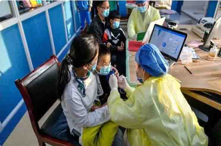 ന്യുമോണിയയോട് സാമ്യതയള്ള പുതിയ രോഗം ചൈനയിൽ  അരാജകത്വം സൃഷ്ടിക്കുന്നു: ആയിരക്കണക്കിന് കുട്ടി രോഗികൾ, ദിനംപ്രതി 7000ത്തോളം കുട്ടികൾ ആശുപത്രിയിലെത്തുന്നു