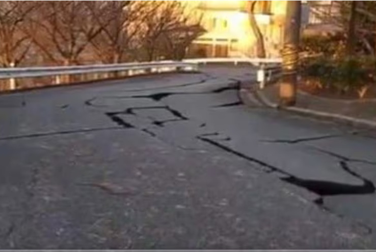 ജപ്പാന്‍ കടലില്‍ ശക്തമായ ഭൂചലനം; സുനാമി മുന്നറിയിപ്പ്, കരയിലും പ്രകമ്പനം