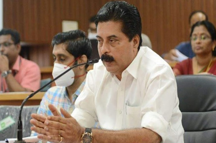 മുറിയില്‍ നിന്ന് ഇറങ്ങിപ്പോടാ’; മന്ത്രി റോഷി അഗസ്റ്റിന്റെ ഓഫീസില്‍ ഉദ്യോഗസ്ഥര്‍ തമ്മില്‍ കൈയാങ്കളി, പരാതി