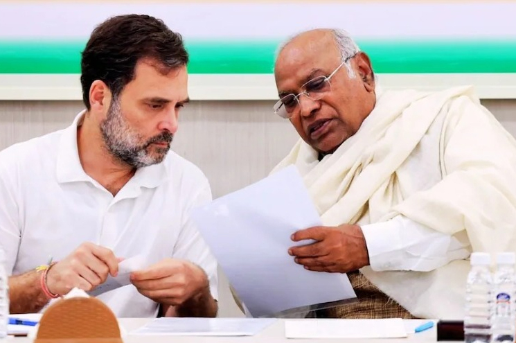 കോൺഗ്രസിൻ്റെ ‘വമ്പൻ പ്രഖ്യാപനം’ ഇന്ന്; രാജ്യത്തെ ചെറുപ്പക്കാർ; സ്ത്രീകൾ, കർഷകർ, പിന്നോക്ക സമുദായങ്ങൾ, പാവപ്പെട്ടവർ എല്ലാവർക്കും ഇത് ഒരു “ഗെയിം ചേഞ്ചർ” നീക്കം തിരഞ്ഞെടുപ്പിന് മുന്നോടിയായി