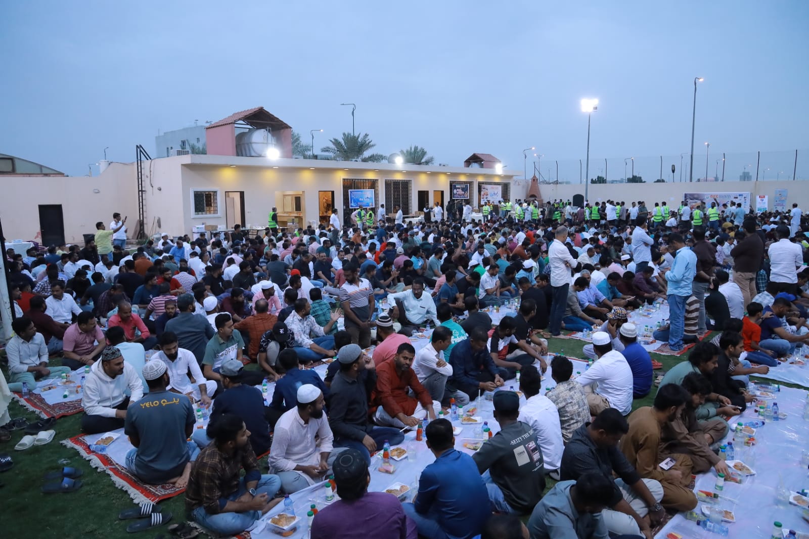സ്നേഹവും സാഹോദര്യവും സൗഹൃദവും ഇഴചേര്‍ത്ത് ജനസാഗരമായി റിയാദ് ഒഐസിസി സൗഹൃദ ഇഫ്താർ സംഗമം #Crowded Riyadh OICC Friendly Iftar Gathering