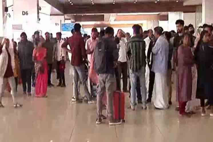 എയര്‍ ഇന്ത്യ ജീവനക്കാരുടെ സമരം തുടരുന്നു, കൂടുതല്‍ വിമാനങ്ങള്‍ റദ്ദാക്കി, യാത്രക്കാരുടെ പ്രതിഷേധം