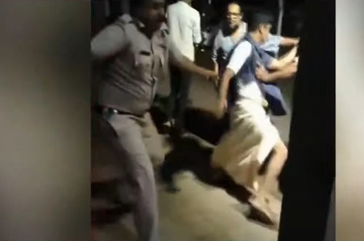 പൊലീസ് സ്റ്റേഷനില്‍ സിപിഎം പ്രവര്‍ത്തകരുടെ അഴിഞ്ഞാട്ടം; പരാതി നല്‍കാനെത്തിയ യൂത്ത് കോണ്‍ഗ്രസ് പ്രവര്‍ത്തകനെ തല്ലിച്ചതച്ചു