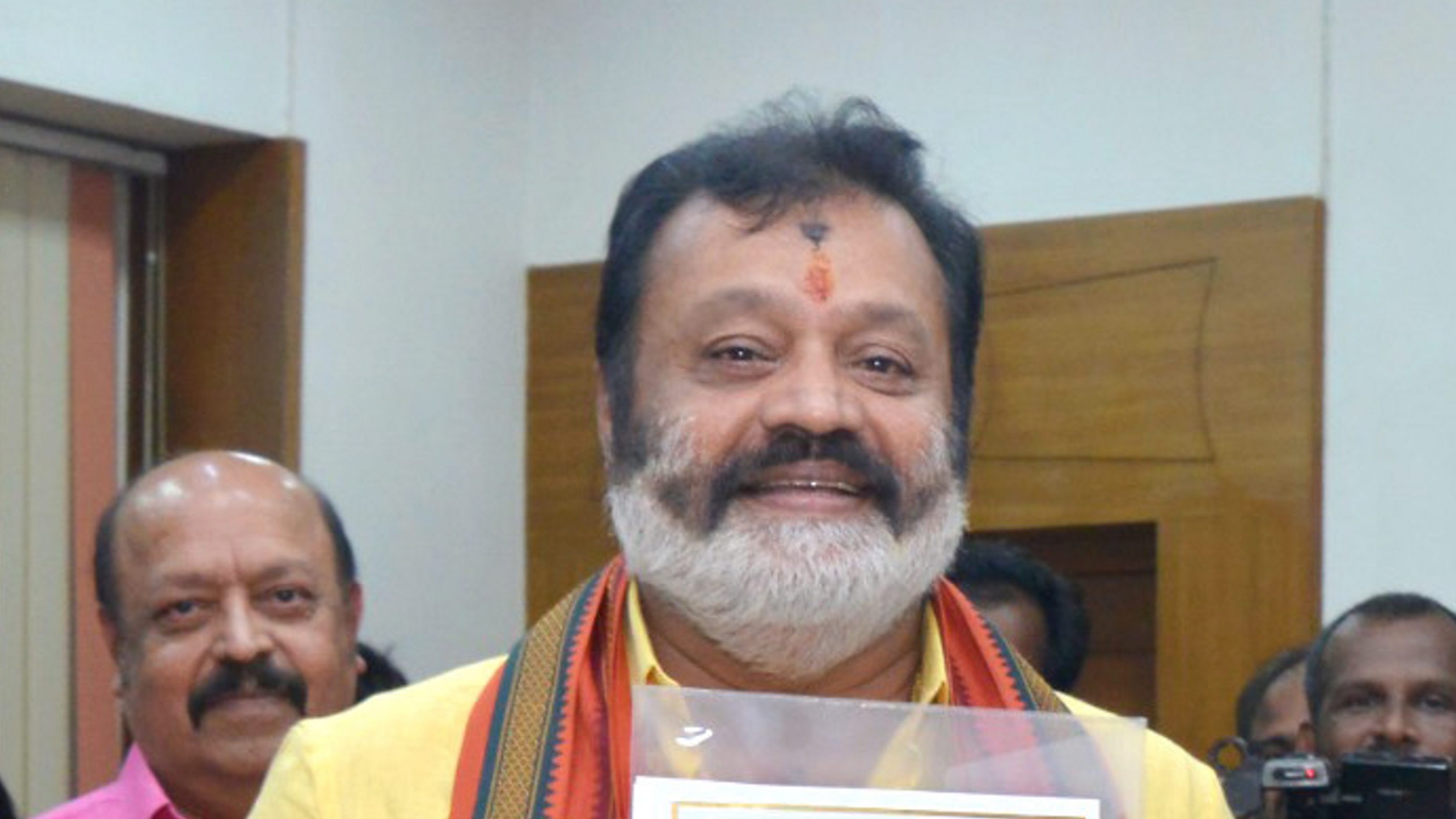 പഴയ എസ്‌എഫ്ഐ നേതാവ് ഇന്ന് ബിജെപി കേന്ദ്രമന്ത്രി; സുരേഷ്‌ ഗോപി നടന്നുകയറിയ വഴികൾ