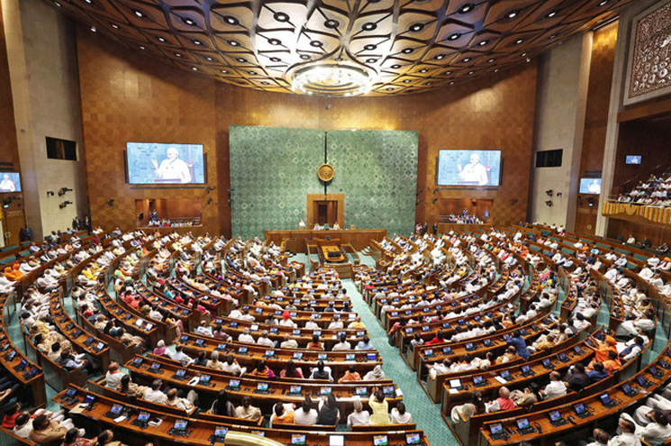 എംപിമാരുടെ ശമ്പളം എത്രയാണെന്ന് അറിയുമോ? പോക്കറ്റിലേക്ക് വരുന്ന തുക ഇതാ,അലവൻസുകൾ വേറെയും