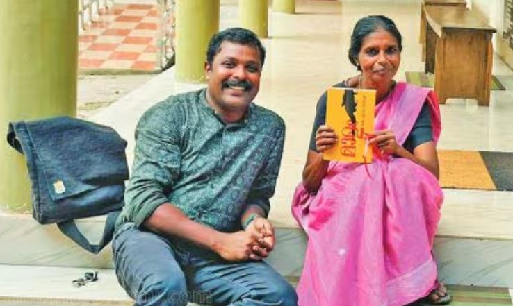 ആദിവാസിമൂപ്പനും, അഗതിമന്ദിരത്തിലെ അമ്മയും.. രതീഷിന്‍റെ, വേറിട്ട പുസ്തകപ്രകാശനങ്ങള്‍