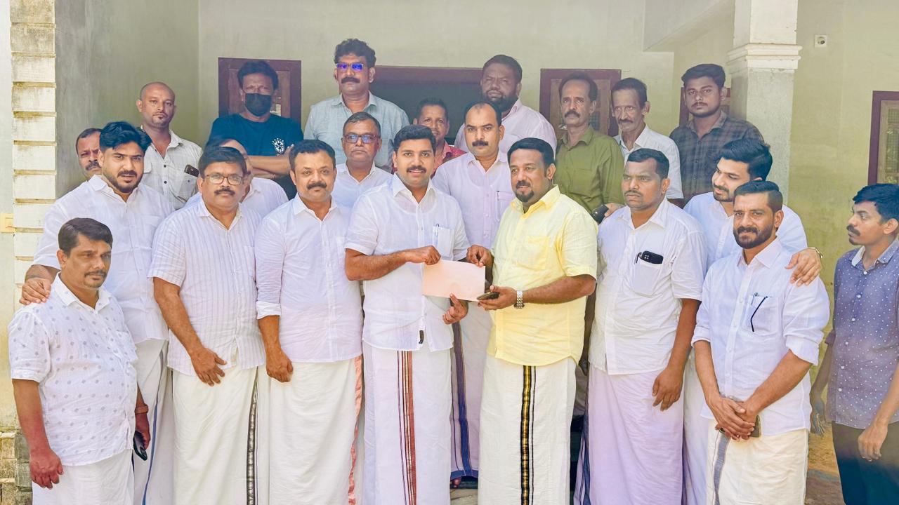 ഷിഫ  തീപിടുത്തത്തില്‍ മരിച്ച വഴിക്കടവ് സ്വദേശി ജിഷാറിന്‍റെ കുടുംബത്തിന് ഒ ഐ.സി.സി. മലപ്പുറം ജില്ലാ കമ്മിറ്റി ധനസഹായം കൈമറി