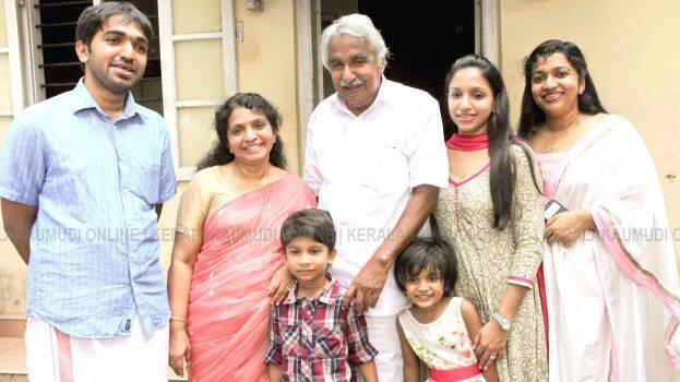 സോളാർ ഞങ്ങളുടെ കുടുംബത്തെ തകർത്ത കാര്യമാണ്, ഹൃദയത്തെ തകർത്തു കളഞ്ഞു. ഒരാളെയും സഹതാപവുമായി കണ്ടില്ല’ സോളാർ വിഷയം വന്നപ്പോൾ ഉമ്മൻ ചാണ്ടിയോട് ഒരുകാര്യം ചോദിക്കേണ്ടിവന്നു, അതോർത്ത് ഇന്നും എനിക്ക് വിഷമമുണ്ട്; മറിയാമ്മ ഉമ്മൻ