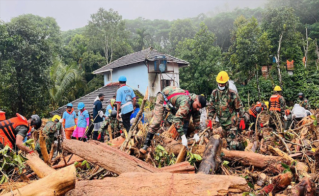 രാത്രി അതിക്രമിച്ച് കടക്കുന്നവർക്കെതിരെ നടപടി; ലഭിക്കുന്ന ആഭരണങ്ങളും മറ്റും കൺട്രോൾ റൂമിൽ ഏൽപ്പിക്കണം; ദുരന്തമേഖലയിൽ കാവൽ