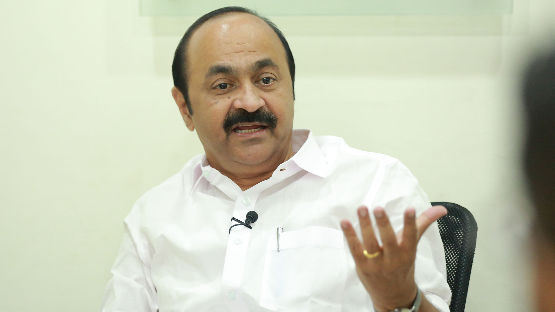 ഇങ്ങനെയൊരു മെമ്മോറാണ്ടം നല്‍കിയാല്‍ കിട്ടേണ്ട തുക കൂടി കിട്ടില്ല; വിശ്വാസ്യതയ്ക്ക് ഭംഗം വന്നു; ദുരന്തത്തില്‍പ്പെട്ടവരെ സംസ്‌കരിക്കുന്നതിന് ഭൂമി അവിടത്തെ എന്‍എസ്എസ് യൂണിയന്‍ പ്രസിഡന്റും മകനും ചേര്‍ന്ന് വിട്ടു നല്‍കുകയായിരുന്നു. കുഴി കുഴി ക്കുന്നത് അടക്കം സന്നദ്ധ പ്രവര്‍ത്തകരാണ് ചെയ്തത്. എന്നിട്ടും ഒരു മൃതദേഹം സംസ്‌കരിക്കാന്‍ 75,000 രൂപയായി എന്നു പറയുന്നത് എന്തു കണക്കാണ്?. വിഡി സതീശന്‍