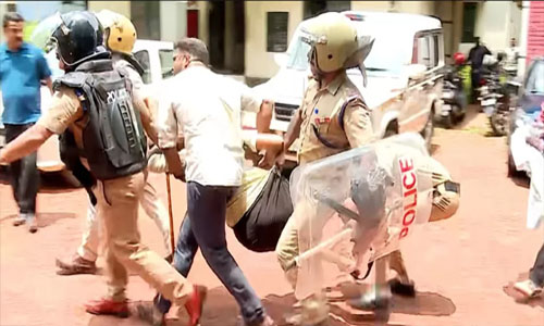 മുഖ്യമന്ത്രി രാജിവയ്ക്കണം: യൂത്ത്കോൺ​ഗ്രസ് സംഘടിപ്പിച്ച എസ്പി ഓഫീസ് മാ‍ർച്ചിൽ സംഘർഷം