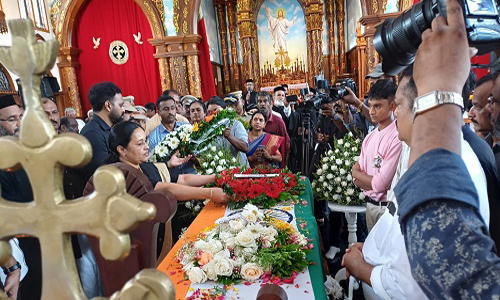 മഞ്ഞില്‍ നിന്ന് മണ്ണിലേക്ക് മടങ്ങി; തോമസ് ചെറിയാന് ജന്മനാടിന്റെ വീരോചിത യാത്രയയപ്പ്.