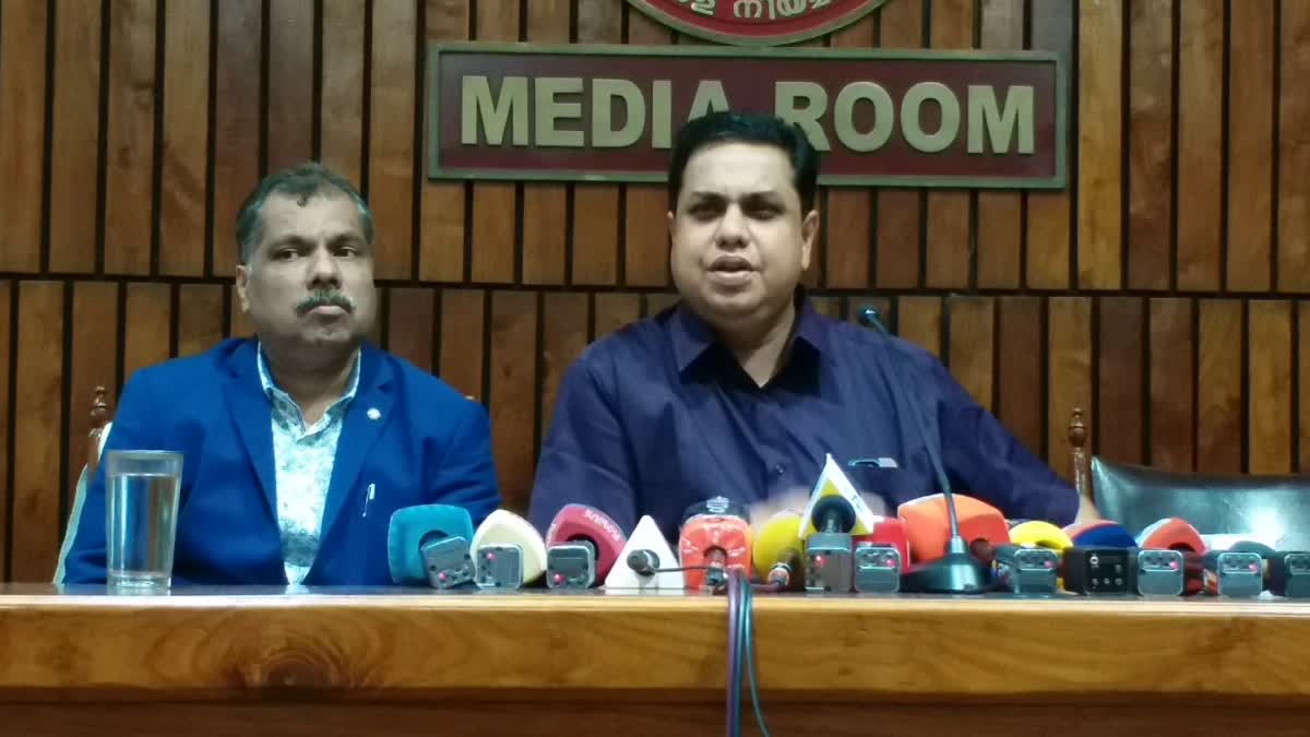 നിയമസഭ സമ്മേളനത്തിന് ഇന്ന്  തുടക്കം; സർക്കാരിനെതിരെ ആഞ്ഞടിക്കാൻ പ്രതിപക്ഷം. ഇന്ന് അടിയന്തര പ്രമേയം അടക്കമുള്ള മറ്റ് നടപടികൾ ഉണ്ടാകില്ല. ഇത്തവണ നിയമസഭ സമ്മേളിക്കുക 9 ദിവസം.