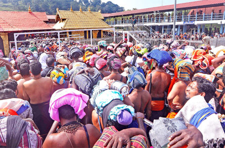 പതിനെട്ടാം പടി കയറുന്നത് മണിക്കൂറിൽ മൂവായിരത്തിലധികം ഭക്തർ, ഇതുവരെ ശബരിമലയില്‍ എത്തിയത് 83,429 പേർ