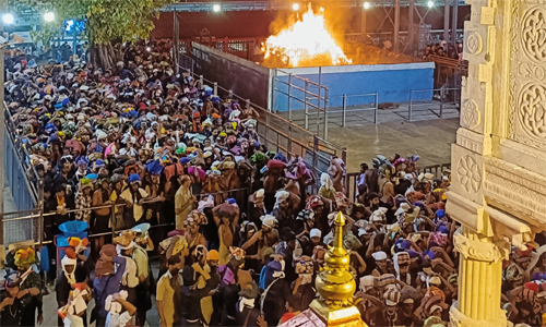 12 ദിവസം കൊണ്ട് പത്തു ലക്ഷം ഭക്തർ മല ചവിട്ടി, വരുമാനം 63 കോടി കവിഞ്ഞു