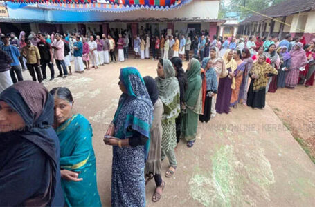 ആദ്യ മണിക്കൂറില്‍ ഭേദപ്പെട്ട പോളിങ്, വോട്ടര്‍മാരുടെ നീണ്ടനിര, പ്രതീക്ഷയില്‍ മുന്നണികള്‍