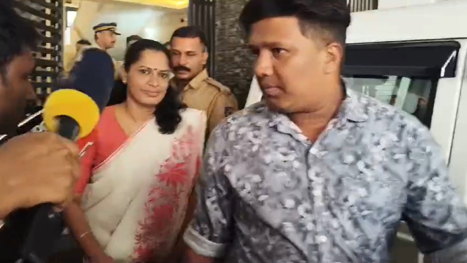 പി പി ദിവ്യ പൊലീസ് സ്റ്റേഷനിൽ ഹാജരായി; ‘ഒന്നും മിണ്ടാതെ’ മടങ്ങി